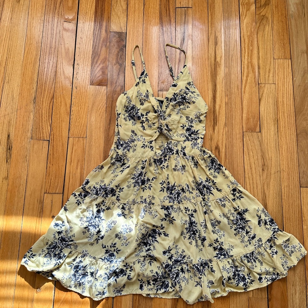Yellow floral mini dress in size large NWOT